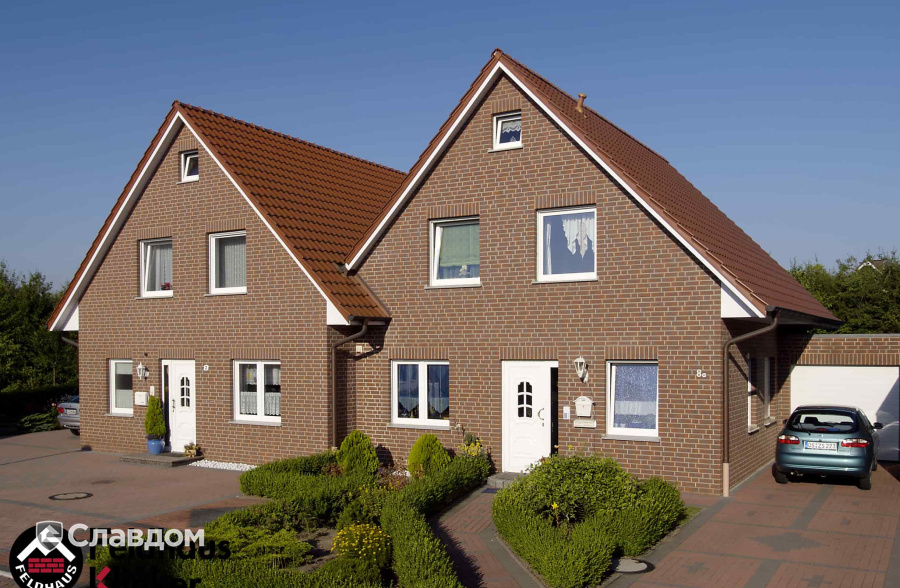 Загородный дом с облицовкой кирпичом Feldhaus Klinker 335 carmesi antic mana