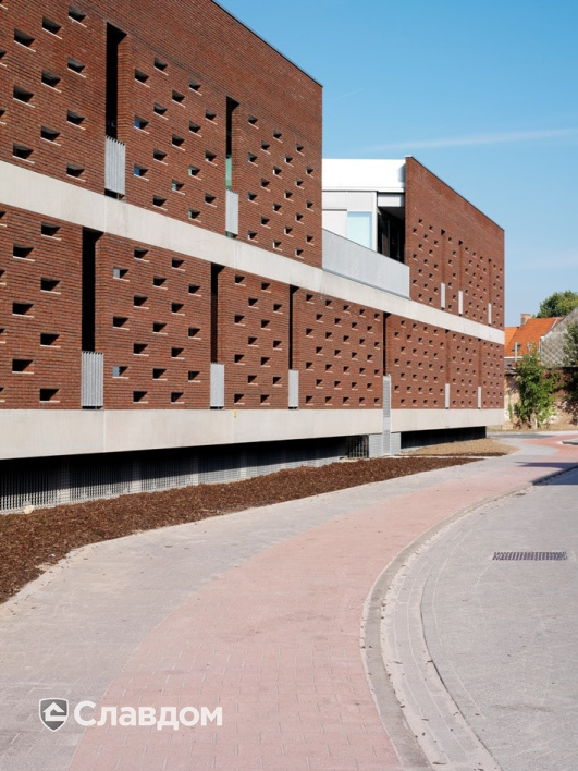 Общественное здание с облицовкой кирпичом Terca Blauwrood Genuanceerd