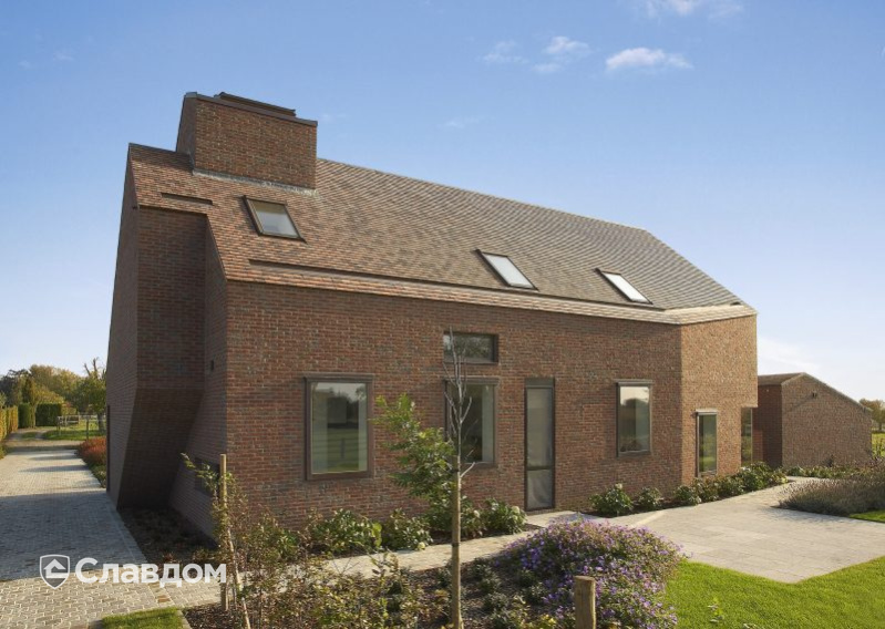 Частный дом в Анзегеме с облицовкой кирпичом Terca Paarsblauw