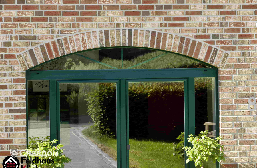 Частный дом с облицовкой кирпичом Feldhaus Klinker 690 sintra ardor blanca