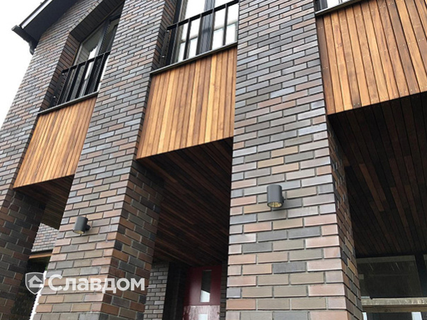 Загородный дом с облицовкой кирпичом MUHR 33 A Schwarz-Braun