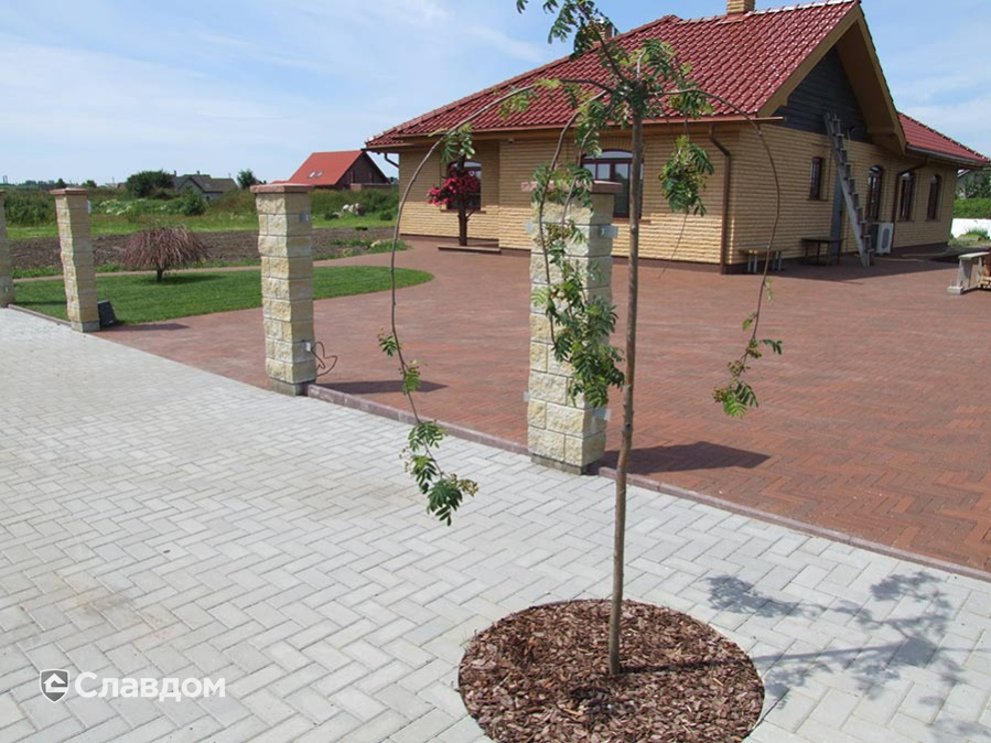 Территория частного дома с применением брусчатки Penter Baltic Klinker Pavers Nuance STT65