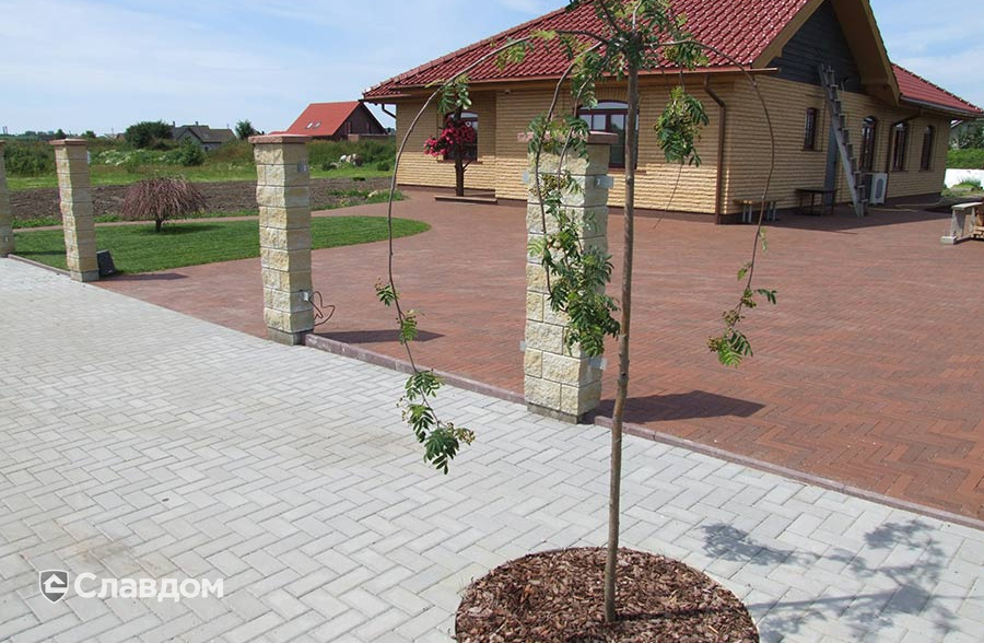 Территория частного дома с применением брусчатки Penter Baltic Klinker Pavers Nuance STT65