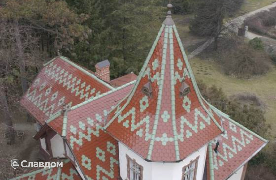 Жилой дом с черепицей TONDACH Бобровка 72-натур глазурь Амадеус