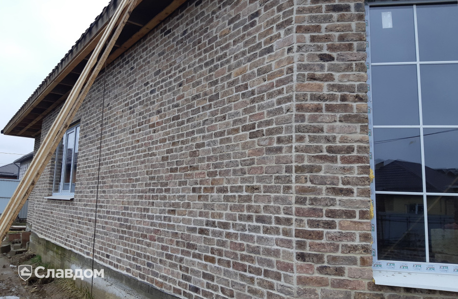 Строящийся дом с применением кирпича Rightbrick Виллем в г. Краснодар