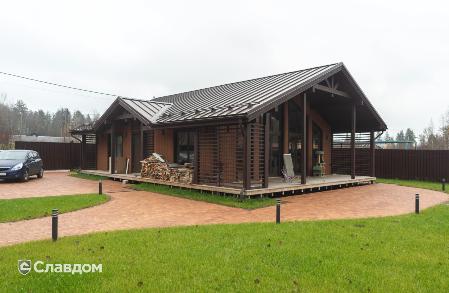 Частный дом в Ленинградской области с мощением плиткой Braer Классико