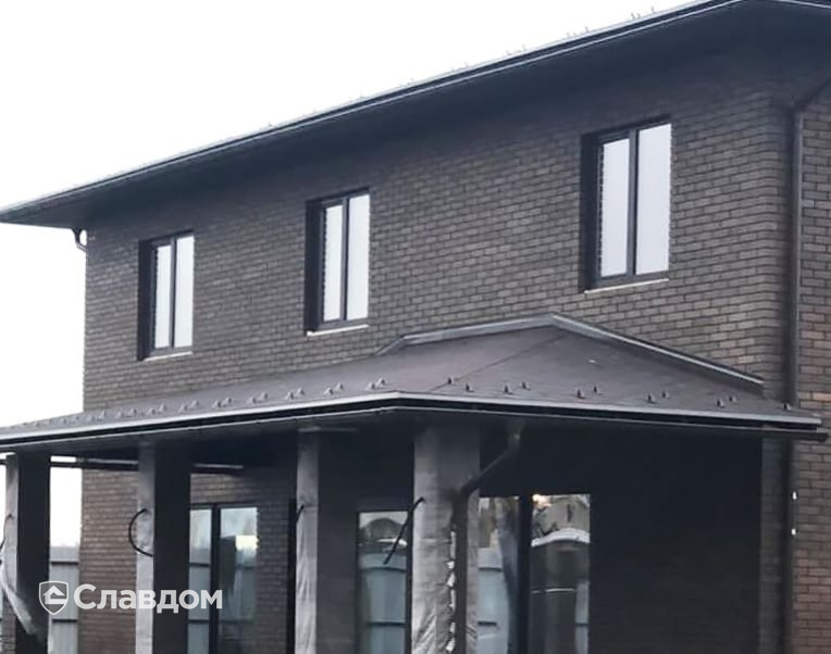 Дом в Московской области с облицовкой кирпичом Вышневолоцкая керамика Графит дуб 1НФ