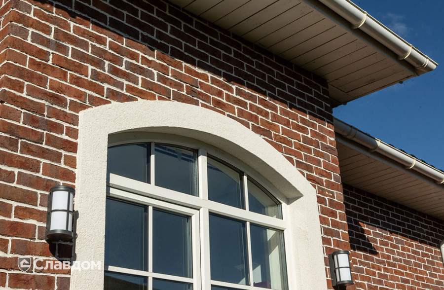 Частный дом с облицовкой плиткой Roben Formback Buntgeflammt