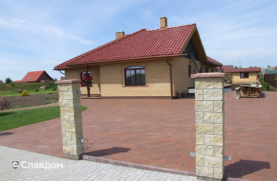 Территория частного дома с применением брусчатки Penter Baltic Klinker Pavers Nuance STT65
