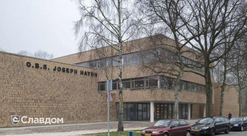 Здание школы Joseph Haydn с облицовкой кирпичом Terca Sussex Multi Gesinterd