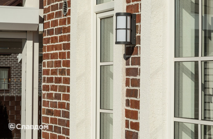 Частный дом с облицовкой плиткой Roben Formback Buntgeflammt