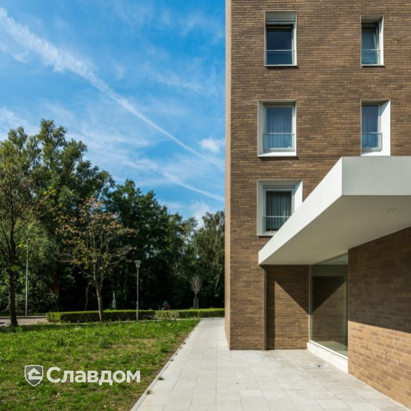 Многоквартирный жилой дом с облицовкой кирпичом Terca Linnaeus Salix