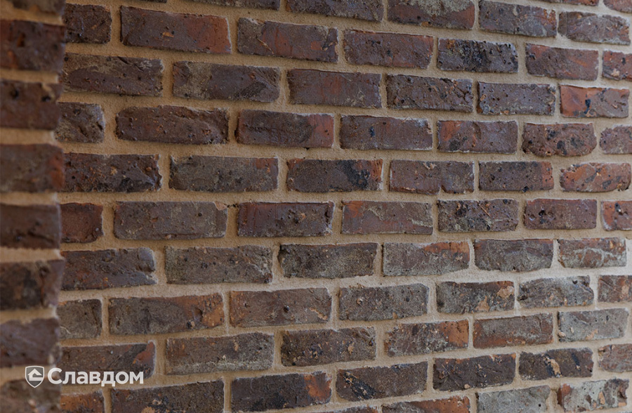 Частный дом с облицовкой кирпичом ручной формовки Сафоново Клинкер №9