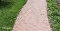 Территория частного дома с применением брусчатки Penter Baltic Klinker Pavers Nuance STT65
