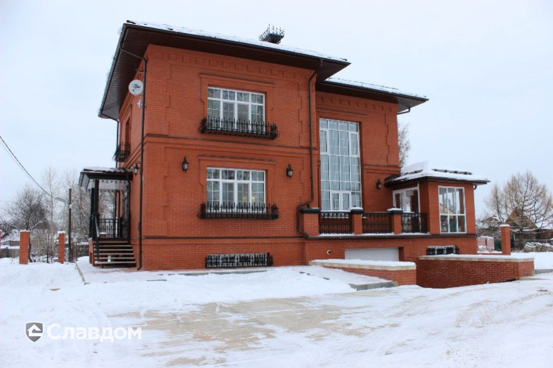 Частный дом с облицовкой кирпичом КС-Керамик 1НФ Красный гладкий