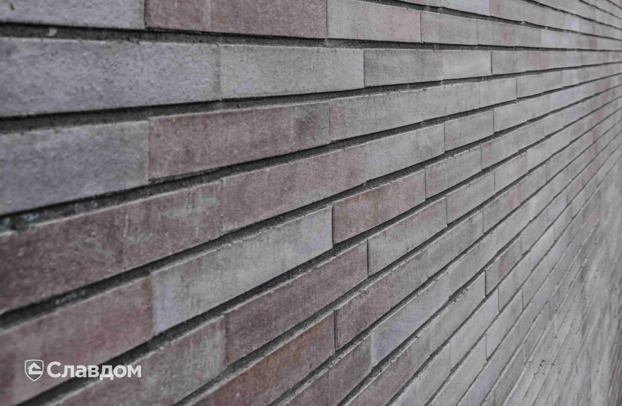 Загородный дом с облицовкой кирпичом MUHR 10 Violettblau geflammt