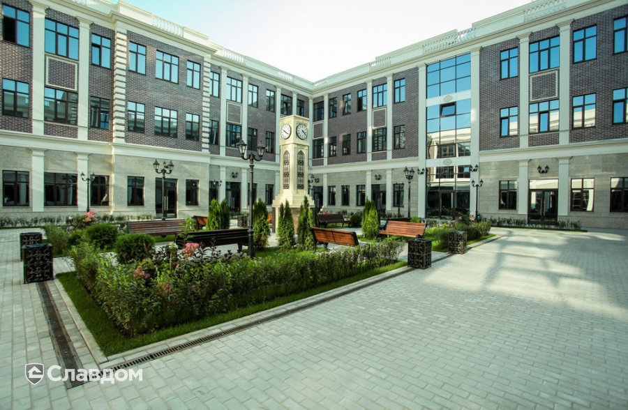 Клубный деловой центр Central Yard с облицовкой фасадной плиткой Stroeher Keravette Shine 825 sherry