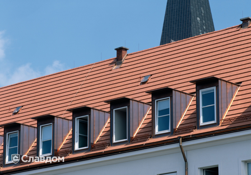 Дом с мансардой с крышей из черепицы Creaton Domino Naturrot