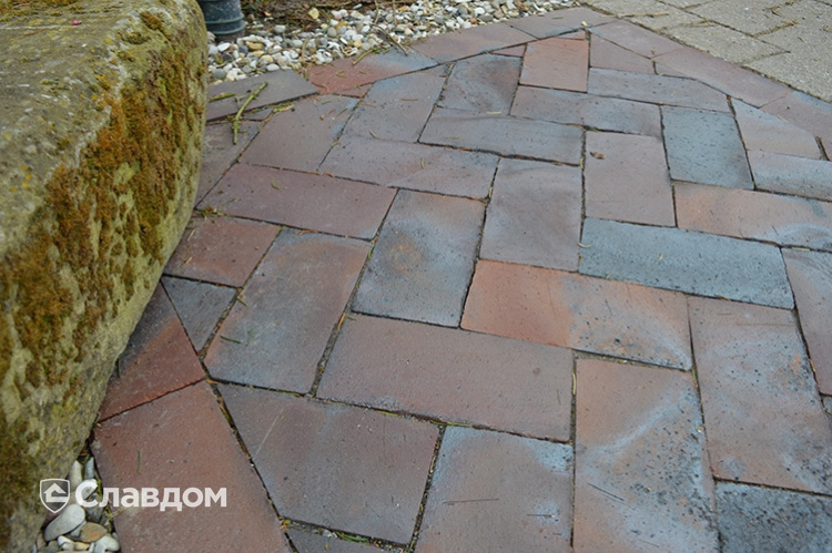 Частный дом с мощением брусчаткой LHL Antika