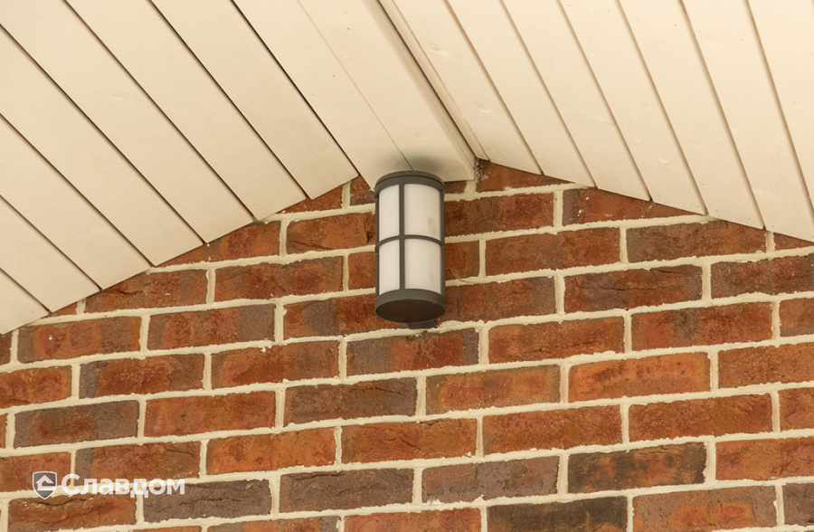 Частный дом с облицовкой плиткой Roben Formback Buntgeflammt