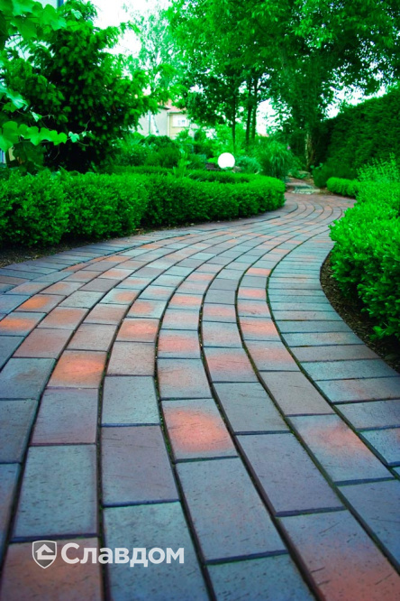 Сад с применением брусчатки Vandersanden Calau 45
