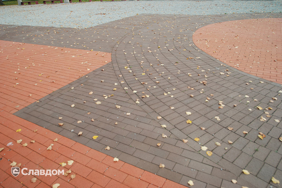 Площадь с применением брусчатки Penter Baltic Klinker Pavers Classic и Braun