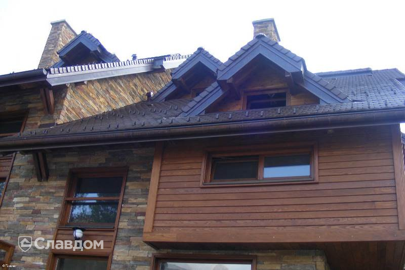 Таунхаус с черепицей TONDACH Бобровка 13-коричневый ангоб