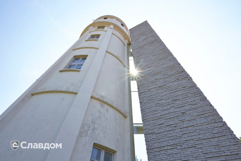 Водонапорная башня в д. Лембек с облицовкой кирпичом Terca Agora Zilvergrijs