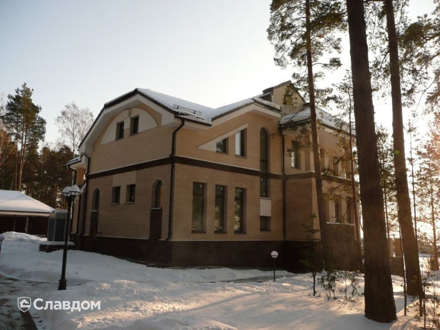 Частный коттедж с облицовкой кирпичом Terca Kuura и Terca Hilla