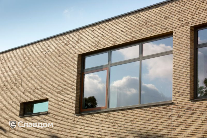 Здание школы Roelof Venema с облицовкой кирпичом Terca Sussex Multi Gesinterd