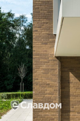 Многоквартирный жилой дом с облицовкой кирпичом Terca Linnaeus Salix