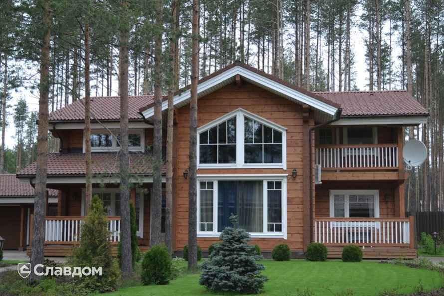 Частный дом с крышей из черепицы BRAAS