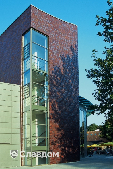 Бизнес-центр с облицовкой кирпичом Terca BK1