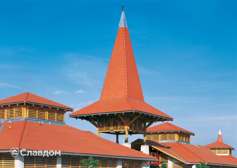 Здание ресторана с крышей из черепицы Creaton Biber Klassik Naturrot