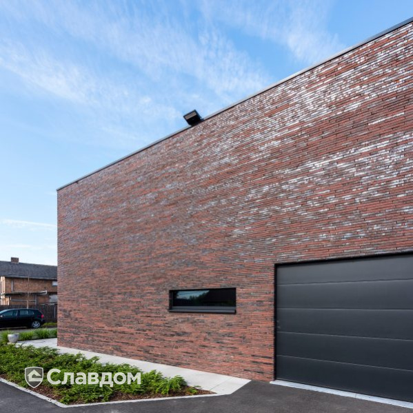 Частный дом в Эдегеме с облицовкой кирпичом Terca Wasserstrich Special E1