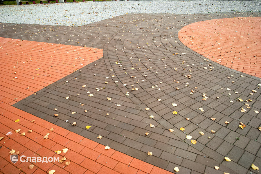 Площадь с применением брусчатки Penter Baltic Klinker Pavers Classic и Braun