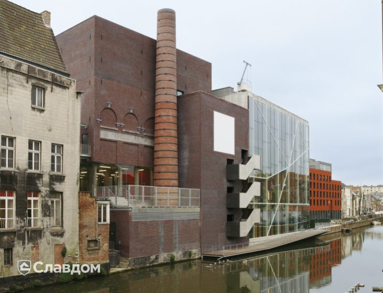 Пивоварня Lamot с облицовкой кирпичом Terca Paarsblauw