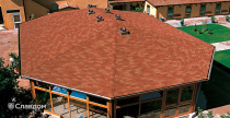 Беседка у частного дома с покрытием крыши мягкой кровлей TEGOLA Классик Терракота