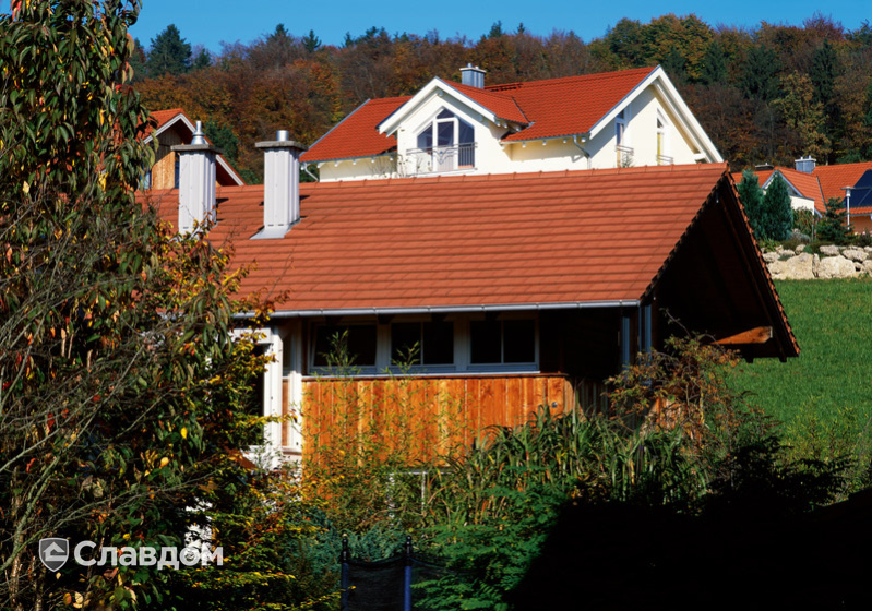 Частный дом с крышей из черепицы Creaton Domino Naturrot