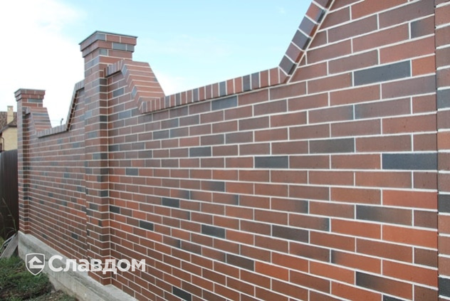 Жилой дом с облицовкой кирпичом Terca Red Flame гладкий
