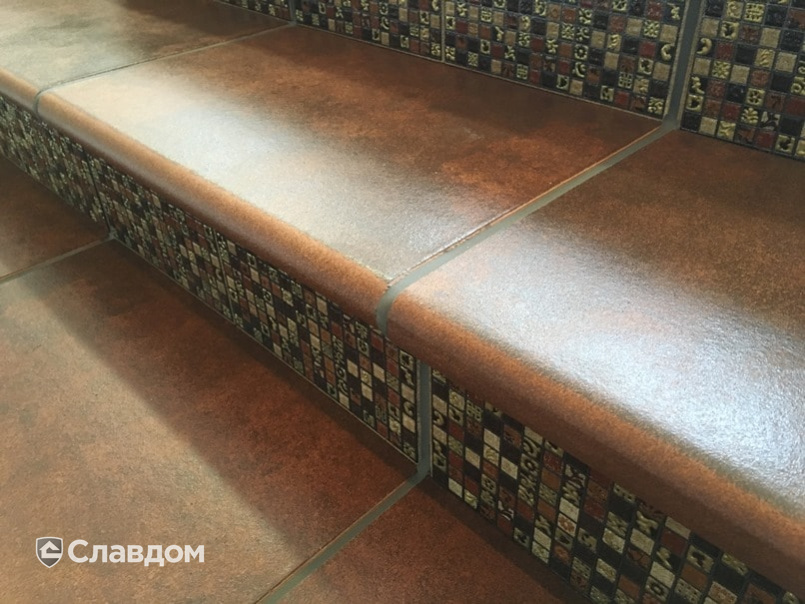 Лестница с применением ступеней Gres Aragon Mytho Rubino