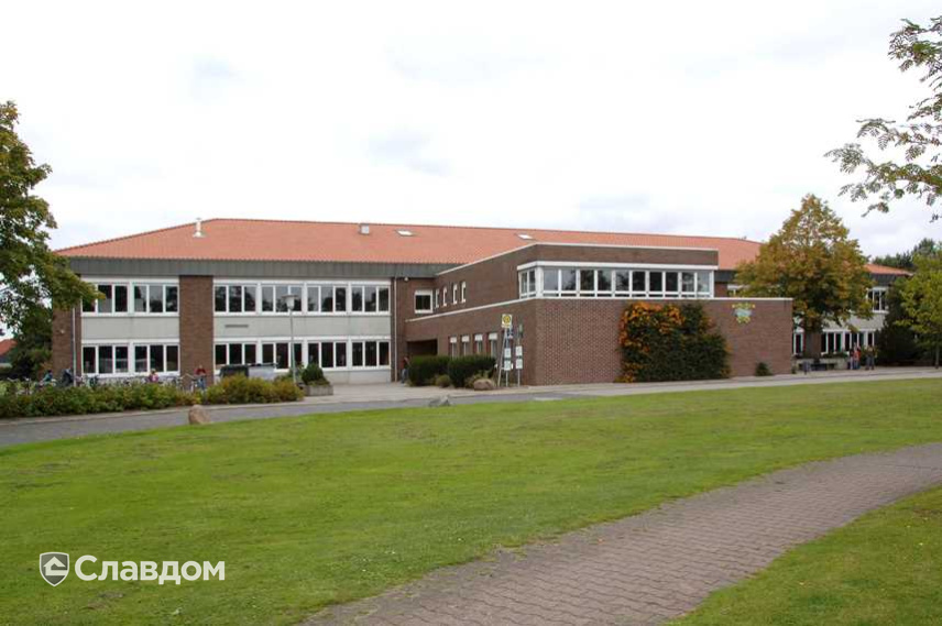 Школа с черепицей Braas Рубин 9V натуральный красный