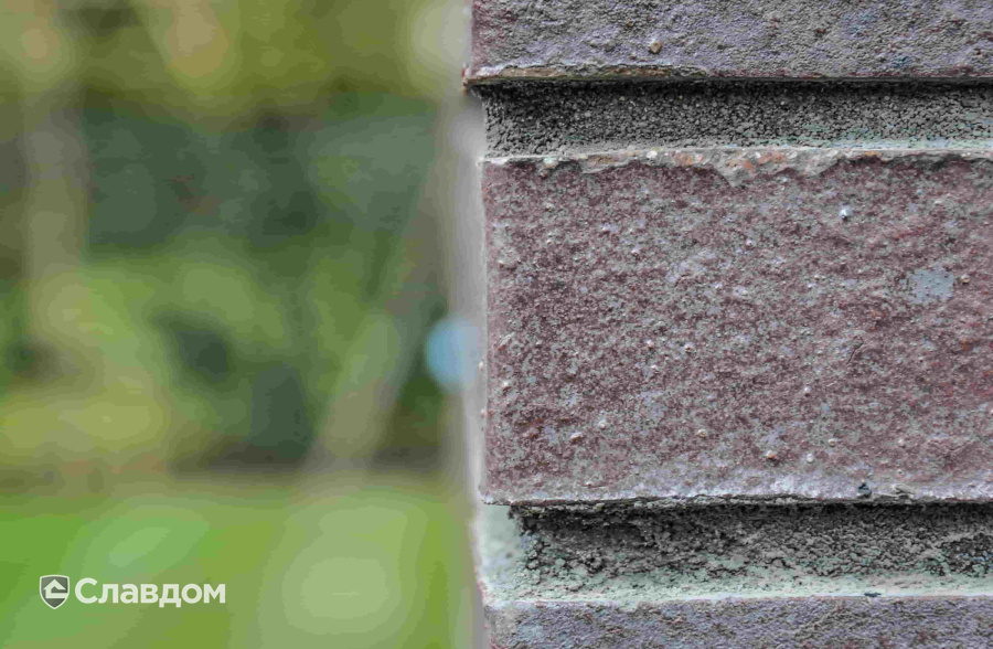 Загородный дом с облицовкой кирпичом MUHR 10 Violettblau geflammt