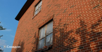 Двухэтажный частный дом с облицовкой кирпичом Terca Red Flame шероховатый