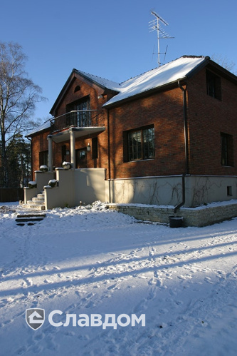 Коттедж с мансардой с облицовкой из кирпича Terca Kastanjebruin