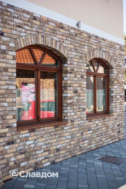 Кафе "New York" с применением керамического кирпича ENGELS HANDFORM Royal Emmerald