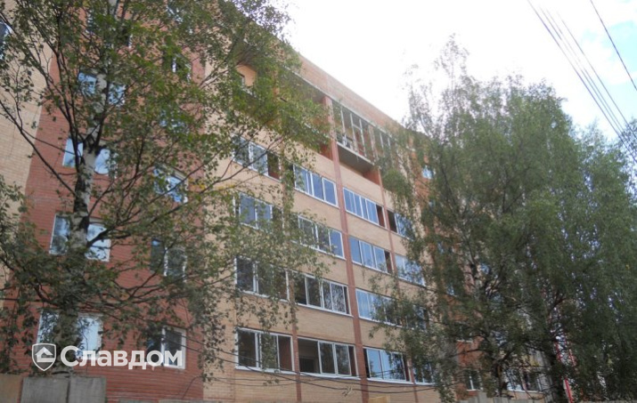 Многоэтажный жилой дом в г.Киров с облицовкой кирпичом КС-Керамик 1НФ Красный гладкий