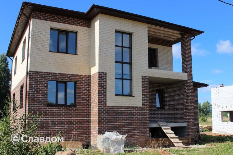 Частный дом с облицовкой кирпичом КС-Керамик Бавария микс гладкий и Белый гладкий