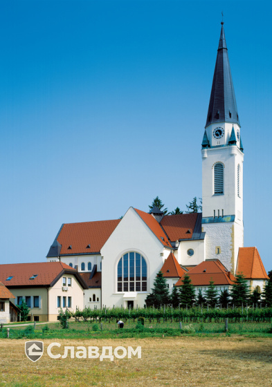 Комплекс зданий с крышей из черепицы Creaton Biber Klassik Rot Engobiert