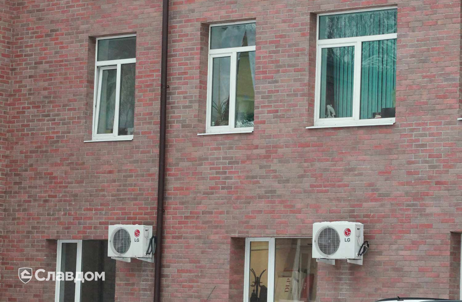 Офис с облицовкой фасадной плиткой Stroeher Keraprotect 416